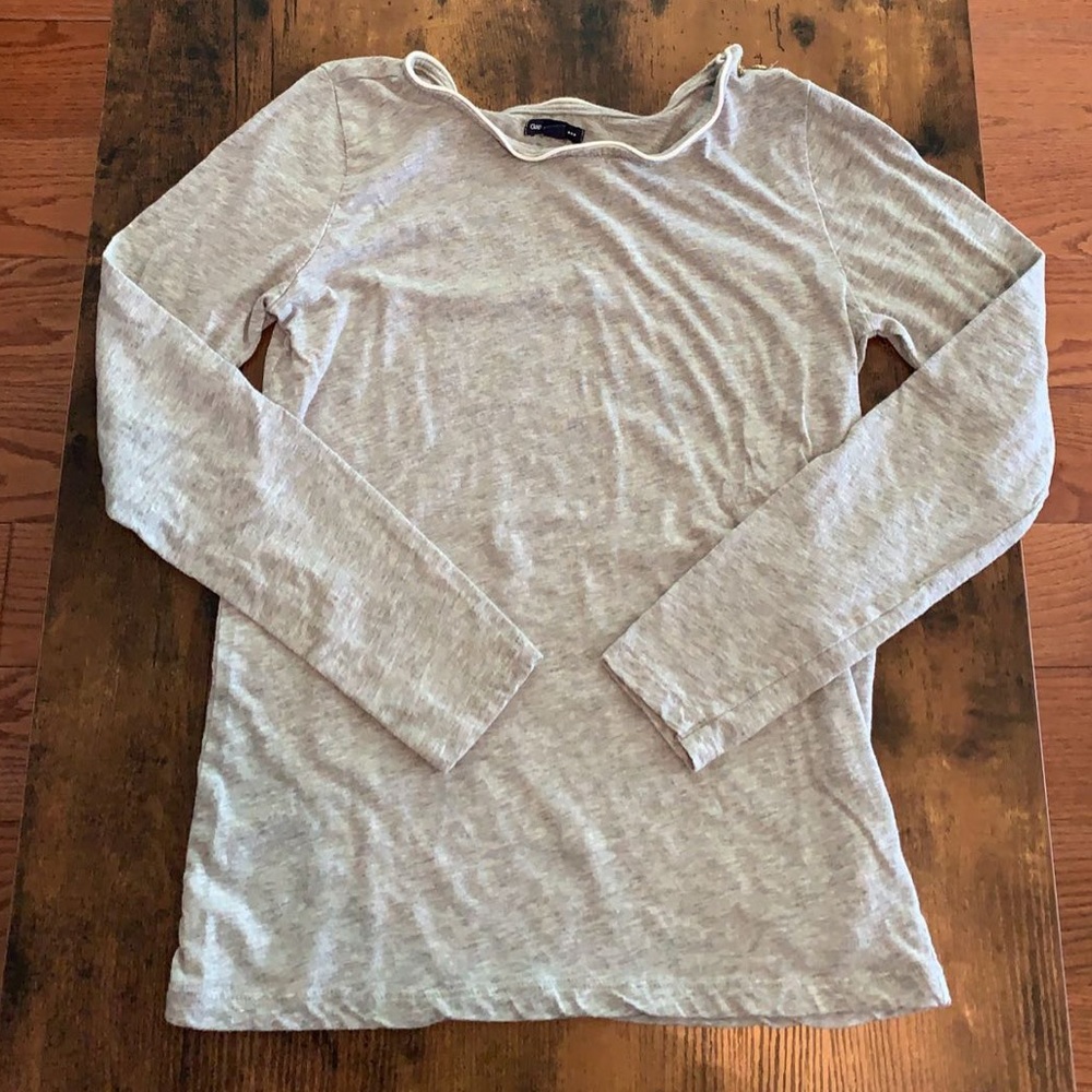 👍 $5 or FREE with purchase! Gap long sleeve shirt